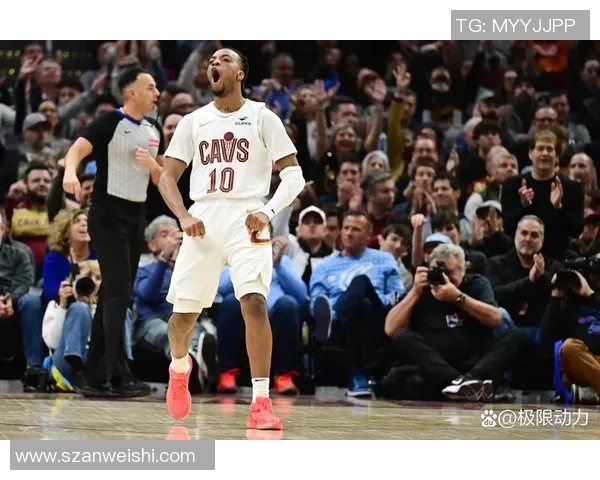 篮球明星在赛场上展现惊人技术与激情的精彩瞬间合集